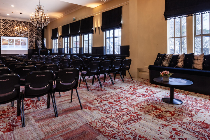 Bryan Robb Lounge Ts 80 Pax Credit Rich 1900W