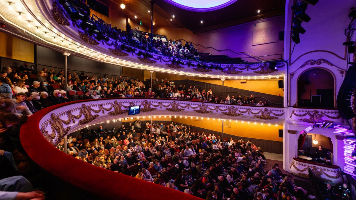Tsb Showplace Theatre Crowd