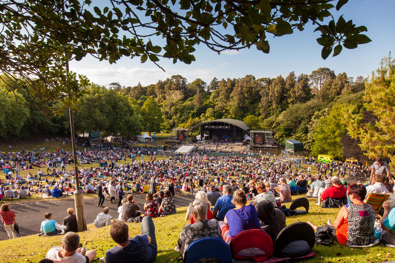 Eventsnpmainbowlcrowd 021 1900W